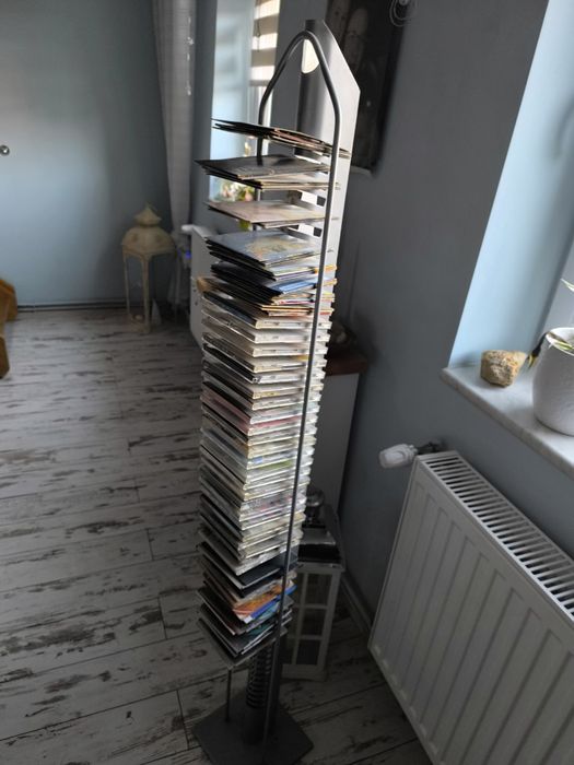Metalowy stojak na płyty CD