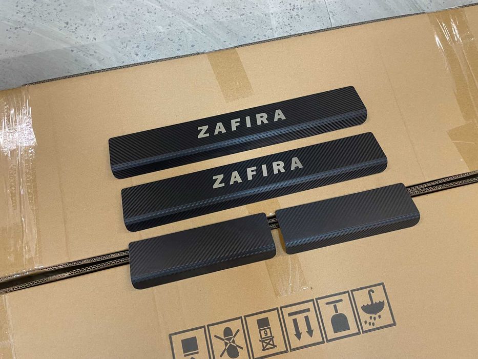 Накладки на пороги Opel Zafira C с 2011 Нержавейка в карбоне