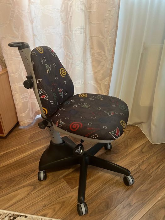 Ортопедичний стілець для школярів