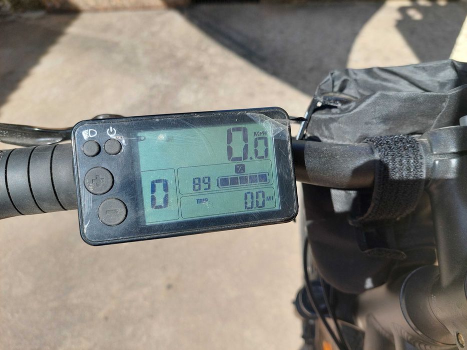 Bicicleta Trekking Riverside, elétrica com 2,5 anos, pouco uso.