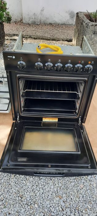 Fogão com exaustor marca Fagor