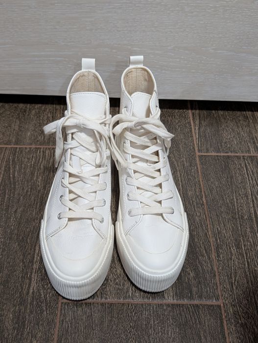 Білі шкіряні кеди Pull&Bear