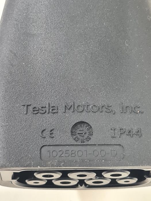 Адаптер зарядного устройства Tesla