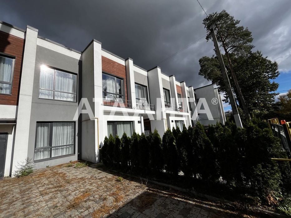 Продаж котеджу з новим ремонтом в Брюховичах(вул. Івасюка)