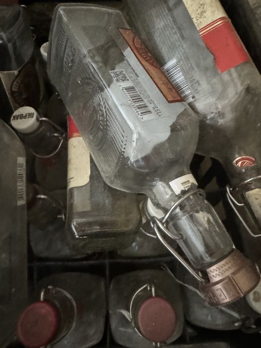 Бутилки первак з бугельом