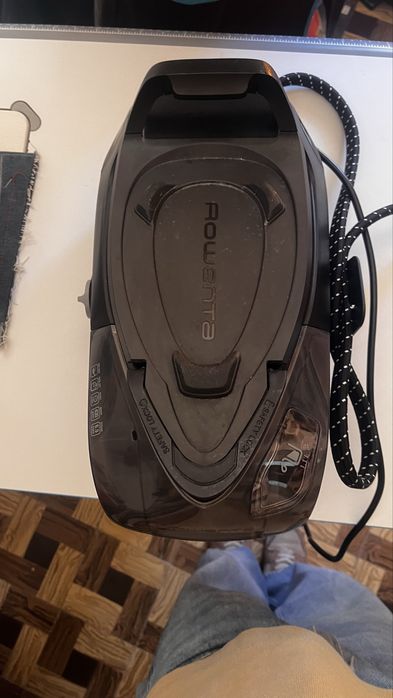 Maquina de passar a ferro Rowenta Perfect Steam Pro.