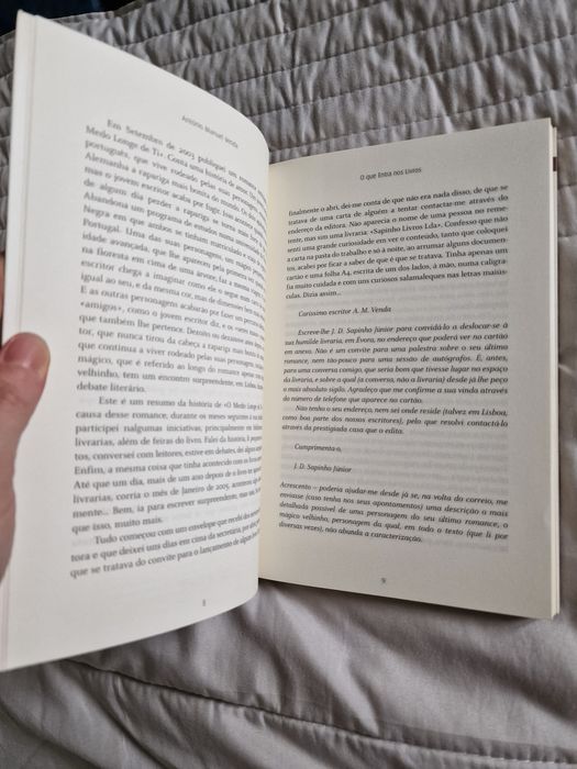 O que nos entra nos livros de António Manuel Venda Editora Ambar