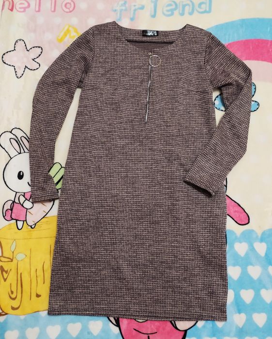 Женское платье с молнией и карманами