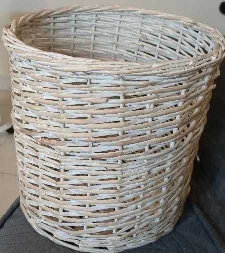 Cesto de vime, redondo. 33 cm de diâmetro e 33 cm de altura