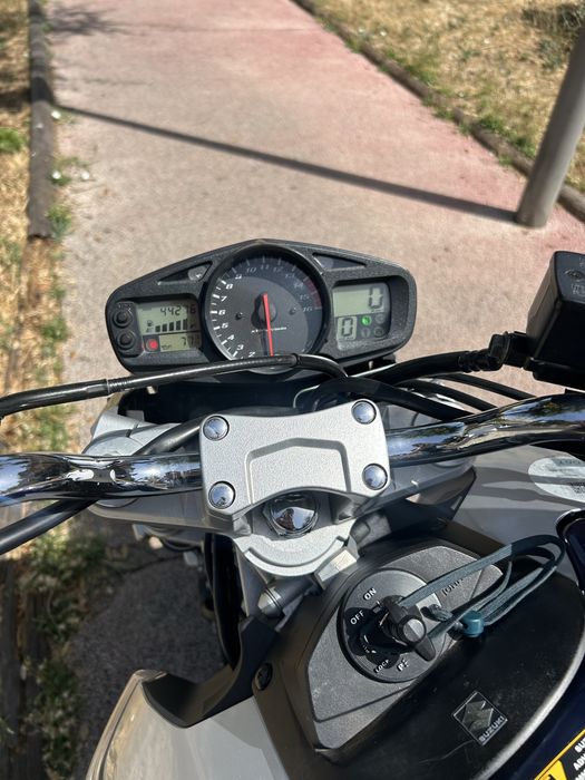 Suzuki GSR 600 Azul - Impecável, Revisada e Pronta para Rodar!