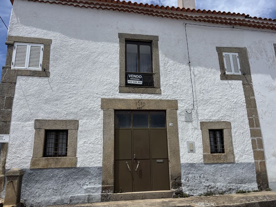 Vendo ou  permuto por casa no litoral, casa junto albufeira do azibo