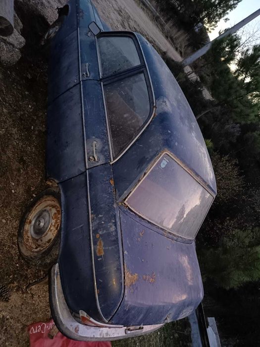 Clássico antigo Peugeot 204 1.1