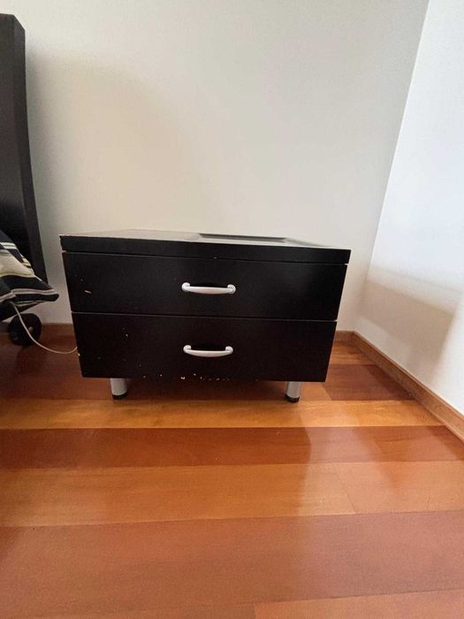 Cama de casal 160x200 + 2 mesinhas de cabeceira pretas - Maia