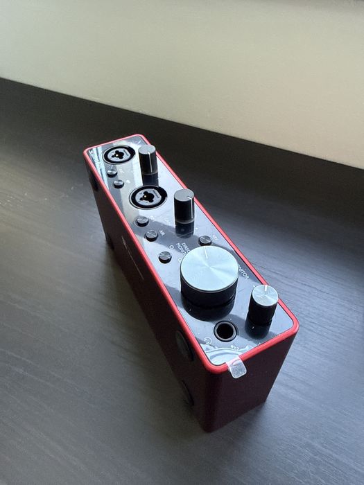 Focusrite Scarlett 2i2 Interface de Áudio