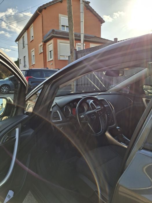 Opel astra  2012
