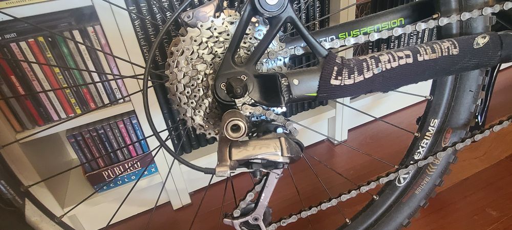 Bicicleta Mérida suspensão total toda em carbono