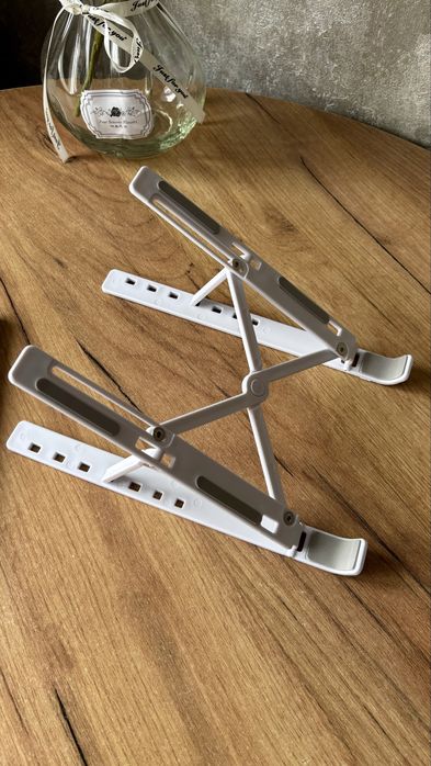 Підставка для ноутбука,планшета.