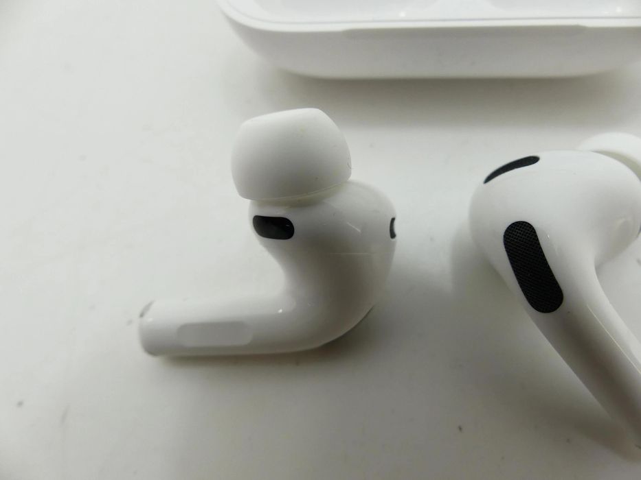 OUTLET Apple AirPods Pro 3 generacji etui MagSafe gwarancja Apple