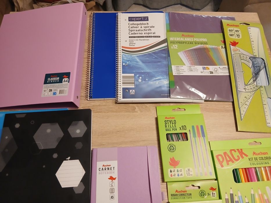 Kit material escolar novo e selado