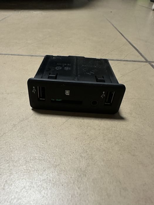 Moduł radia + wejscia USB MEGANE IV