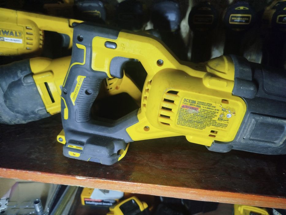 Dewalt інструмент