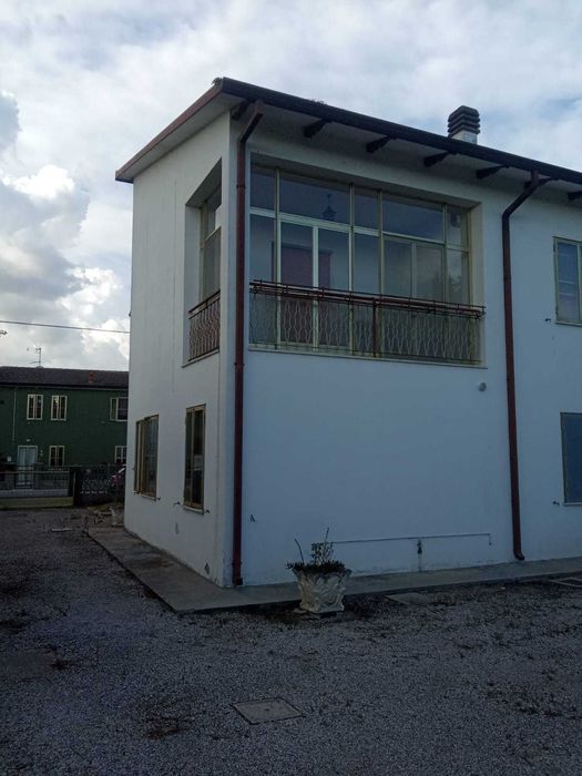 Продаж будинку в Італії (Emilia-Romagna), Riva del Po (FE), район Ro