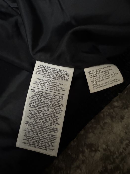 Жіночий пуховик Nike sportswear therma -fit чорний