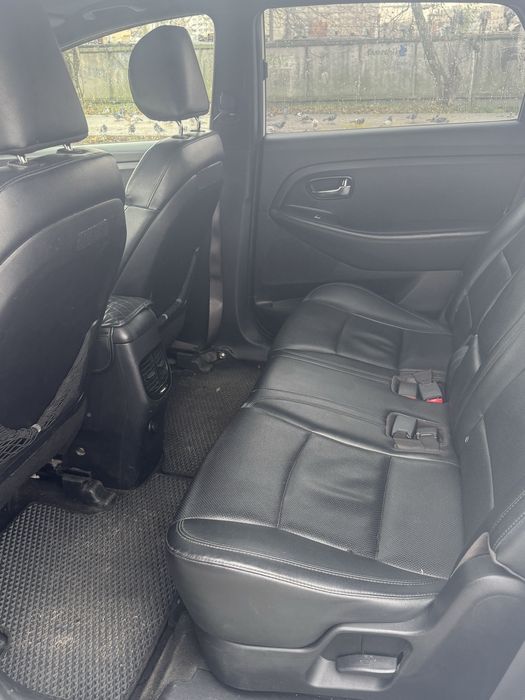 Kia Carens 2013. 2.0 LPG