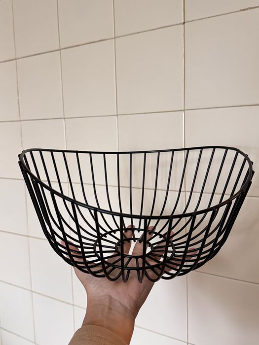 Fruteira em Metal Preto - Estilo Minimalista