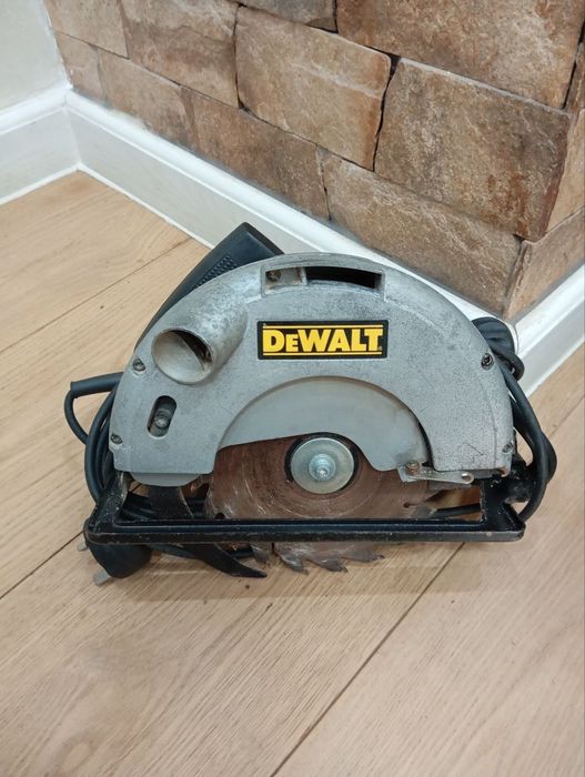 Продам Дискову циркулярну пилу (Паркетку) Dewalt з Англії!!!