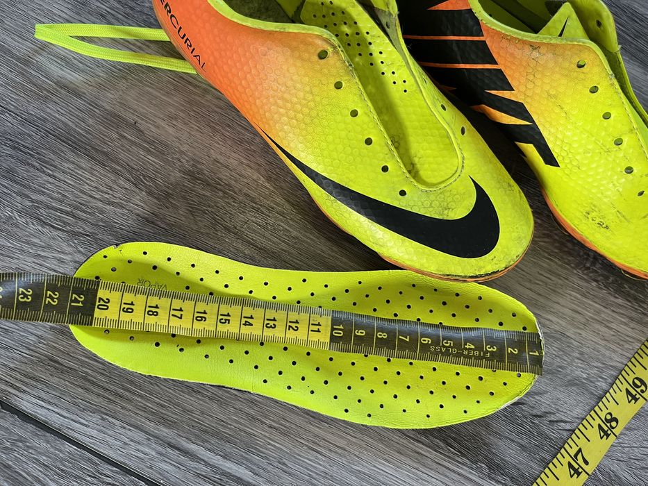 Бутси кроссівки для футболу