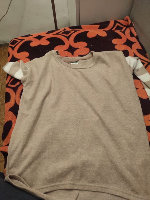 Sweter ciepły bezowy