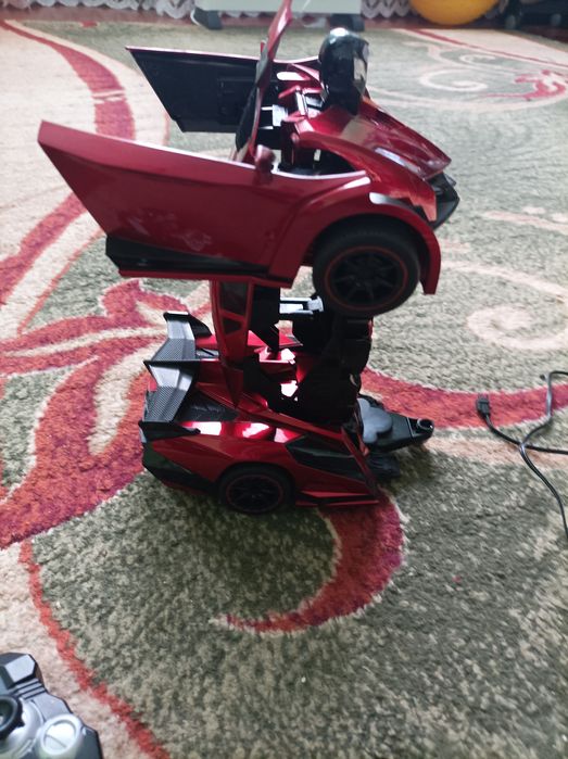 Машинка,робот.На акамуляторі