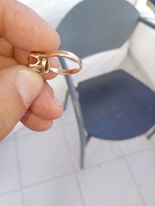 Anel em ouro de  peça muito bonita