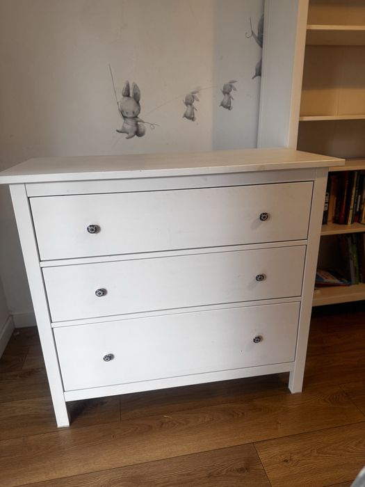 Biala komoda Ikea