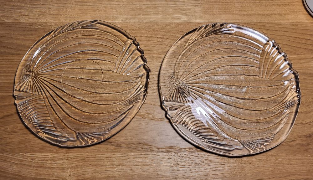 Dwa szklane talerzyki deserowe rybki vintage 19,5 cm
