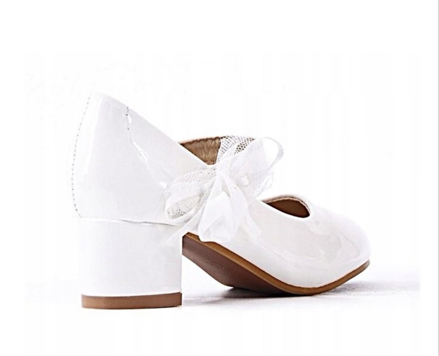 Buty białe na obcasie, lakierki rozm.35