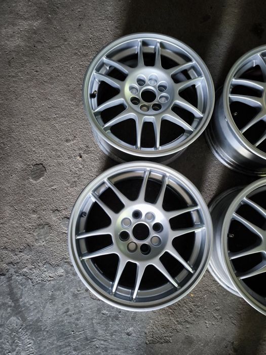 Jantes 15 4x100 OZ racing F1 originais Clio RS como novas 
7J
Largura : 7,5 J