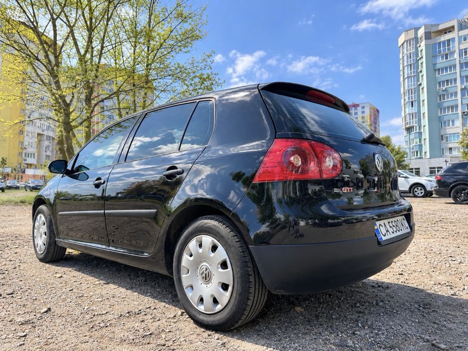 Volkswagen Golf 5 - 2004 рік  1.6 бензин