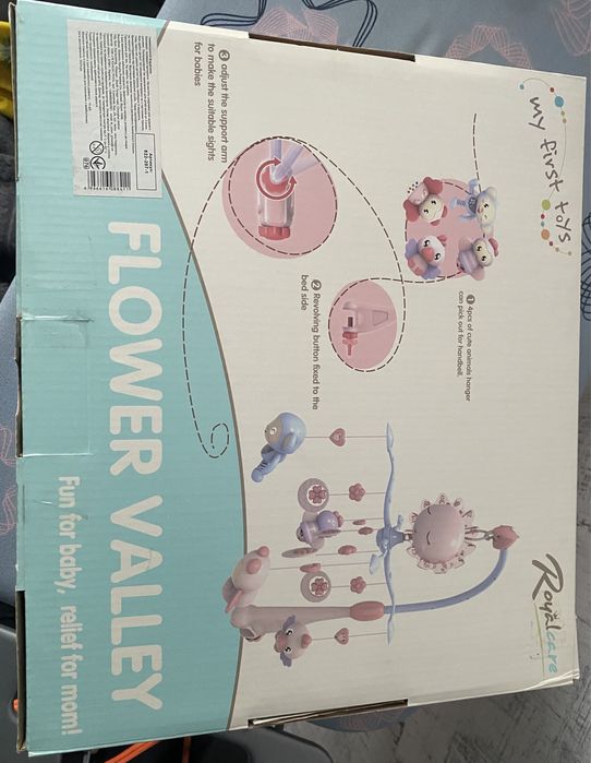 Дитяча іграшка карусель у ліжечко