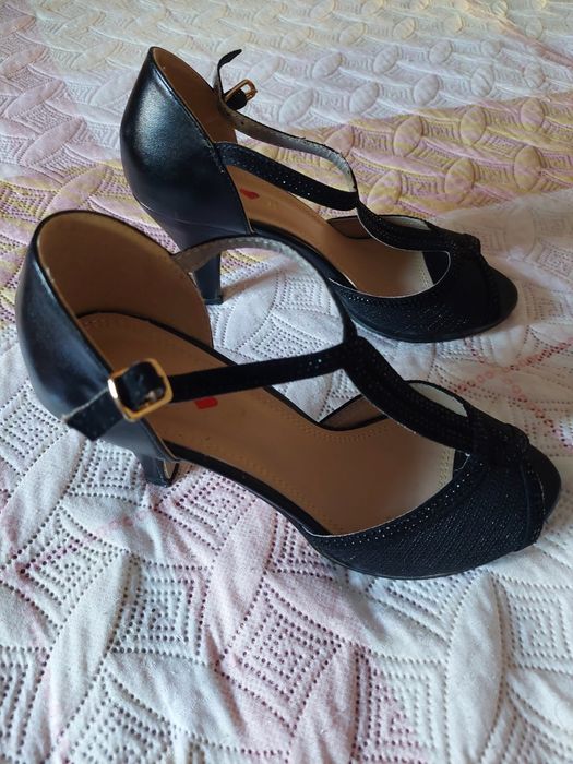 Sandália de salto alto