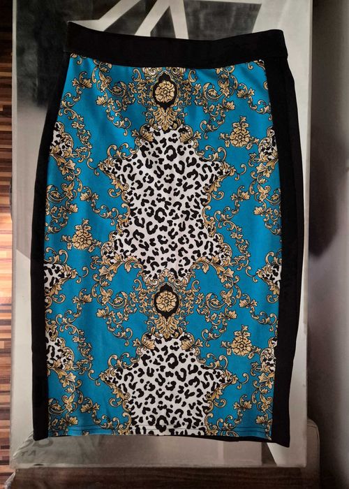 Dopasowana niebiesko złota spódnica wzory midi S/36 atmosphere wełna