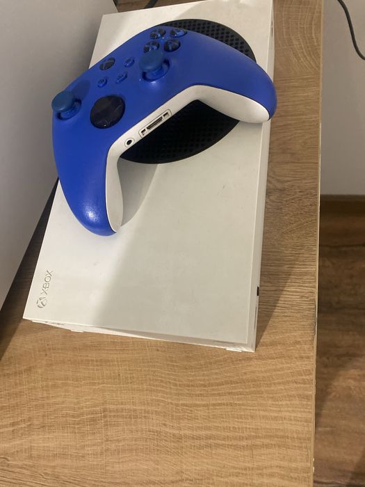 Xbox series s z padem