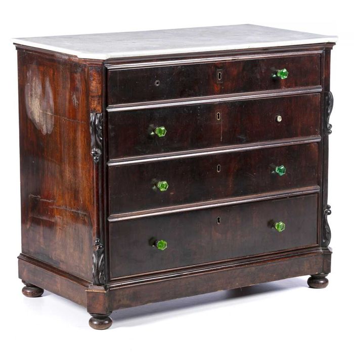 Cómoda Portuguesa Romântica