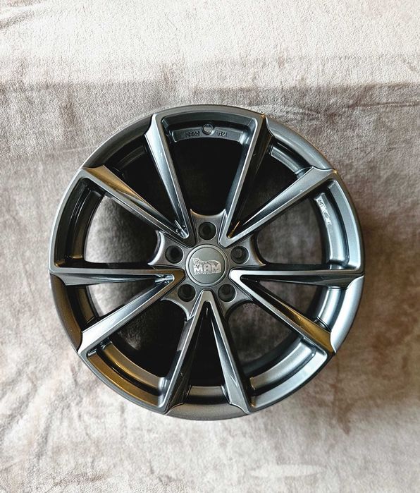Nowe oryginalne felgi MAM A5 8 x 18 5x112 ET 35 Kolor Palladium