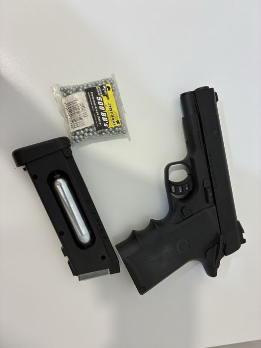 Pistola de airsoft a CO₂ (estilo Glock)