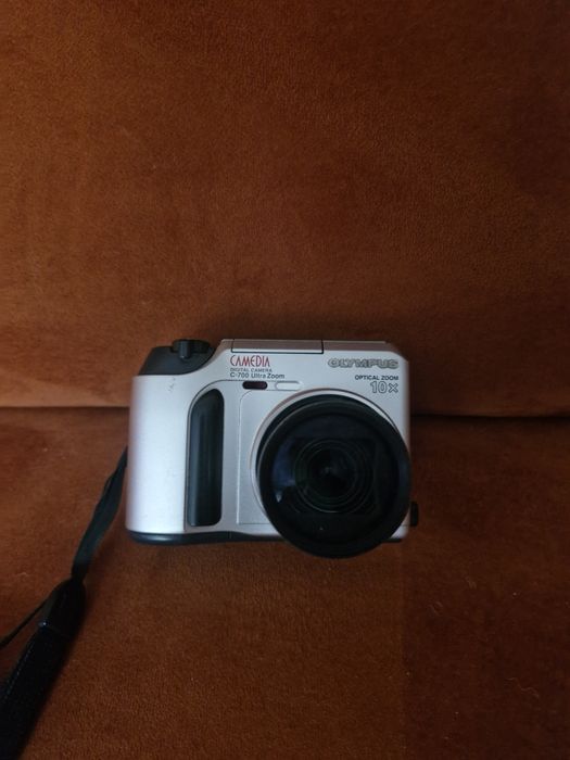 Olympus C-700 Ultra Zoom