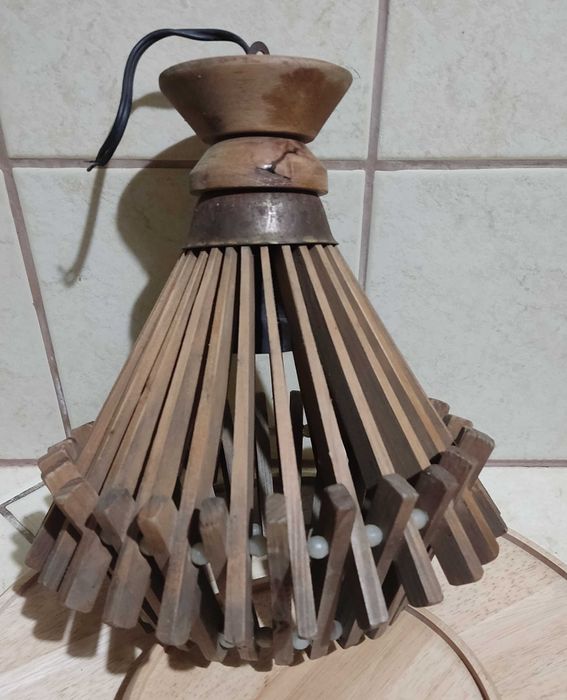 Stara drewniana lampa PRL