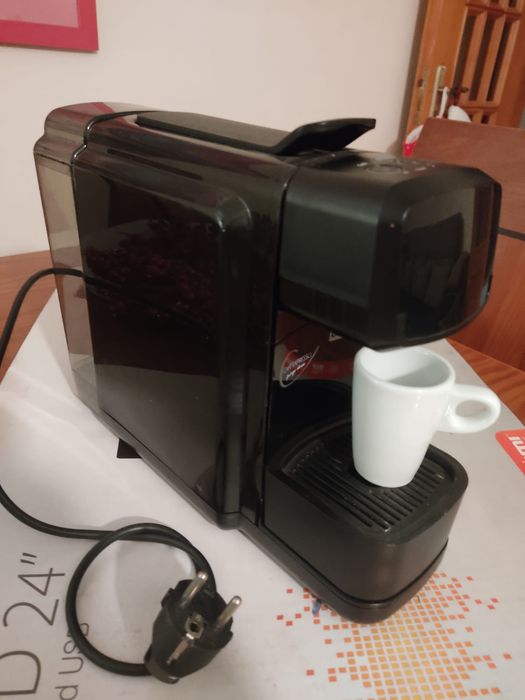 Máquina de café preta