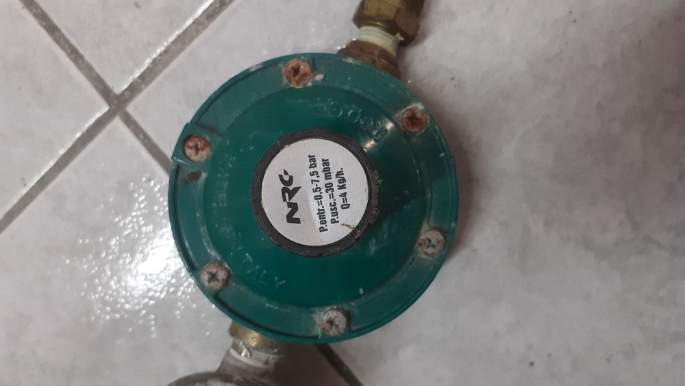 Regulador de tensão de gás